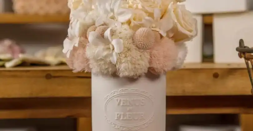FLEURA PORCELAIN VASE